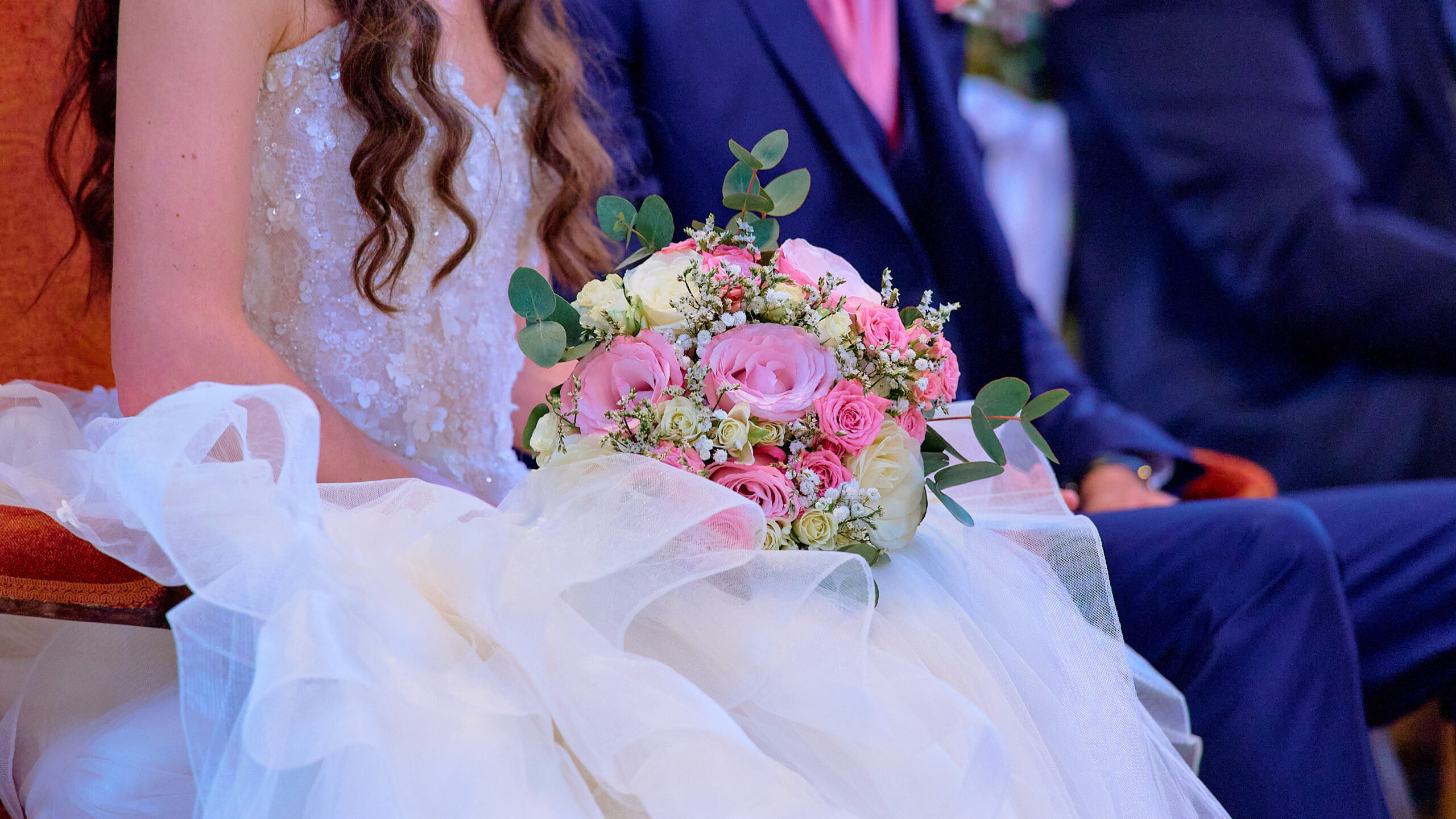Avec plusieurs années d'expériences dans la photographie de mariage, Sébastien est reconnu pour ses photographies élégantes, intemporelles et son style unique